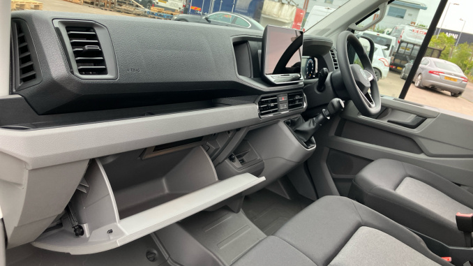 Volkswagen Crafter Cr35 Mwb Diesel Fwd 2.0 TDI 140PS Commerce Business High Roof Van - Image 32